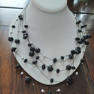 🆕️Black & silver beaded necklace//B1